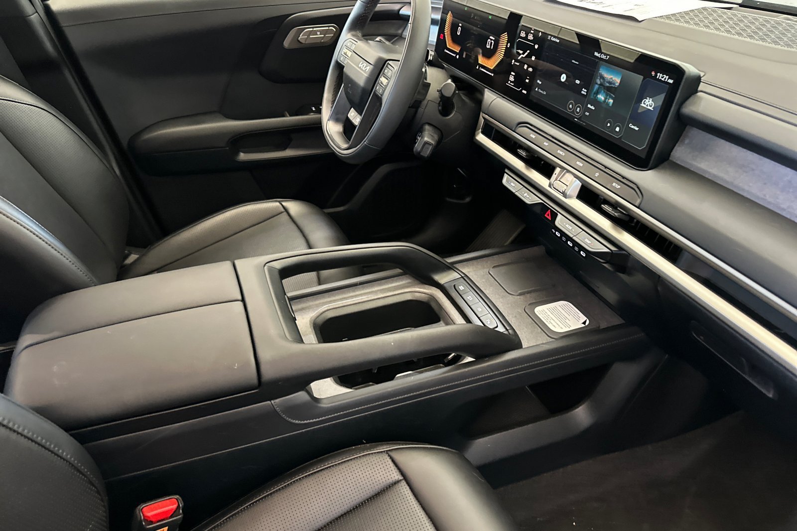 Used 2027 Black Kia S image 18