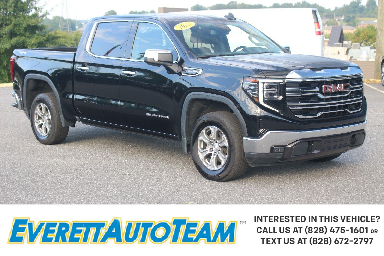 Used 2025 Onyx Black GMC SLT image 1