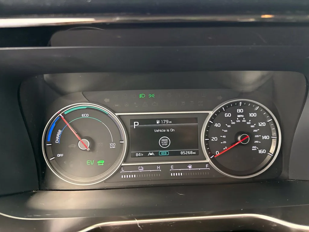 Used 2022 Red Kia S image 23