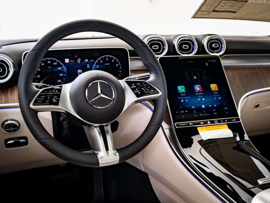 New 2026 MANUFAKTUR Moonlight White Metallic Mercedes-Benz GLC 300 image 4