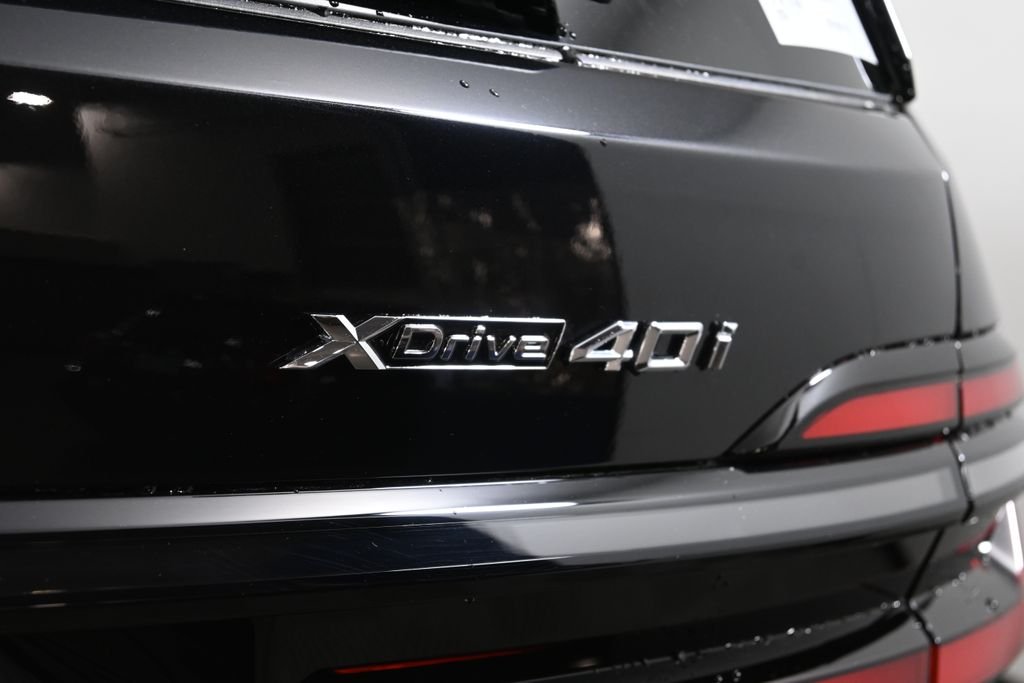 Used 2027 Black Sapphire Metallic BMW xDrive40i image 42