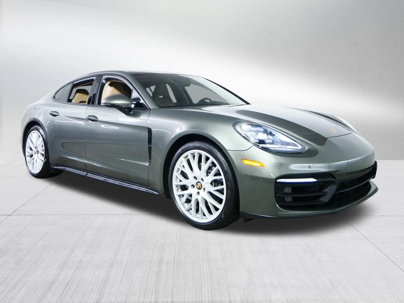 2022 Porsche Panamera's photo