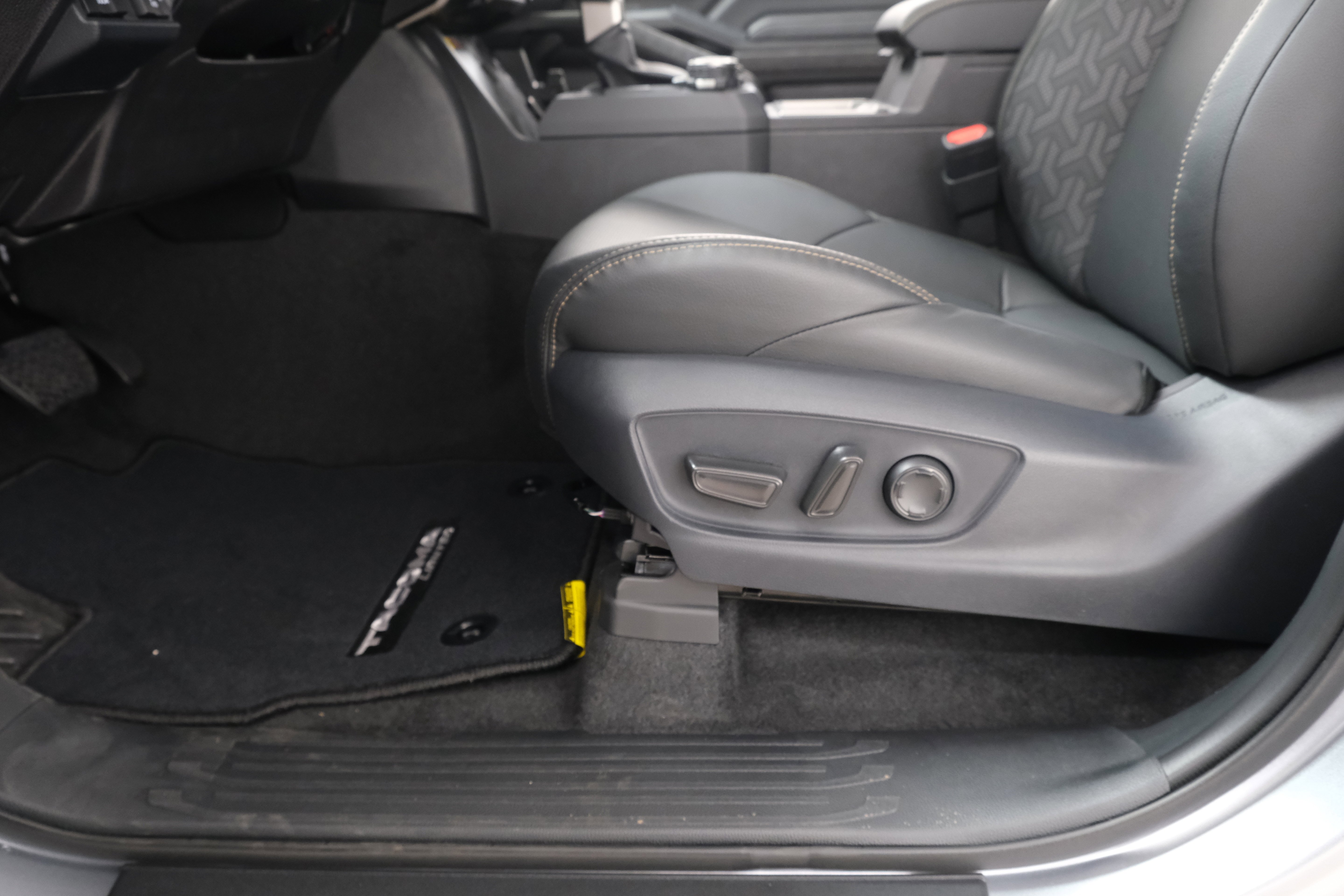 2026 Toyota Tacoma Limited - Photo 34