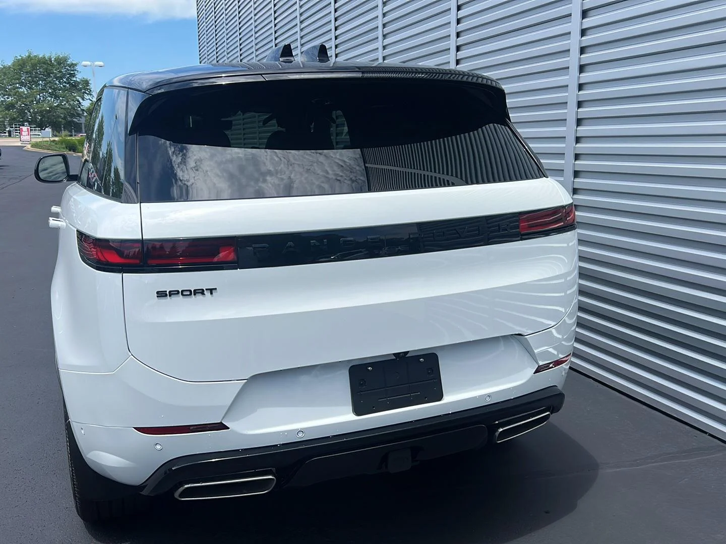 New 2026 Fuji White Land Rover Dynamic SE image 4