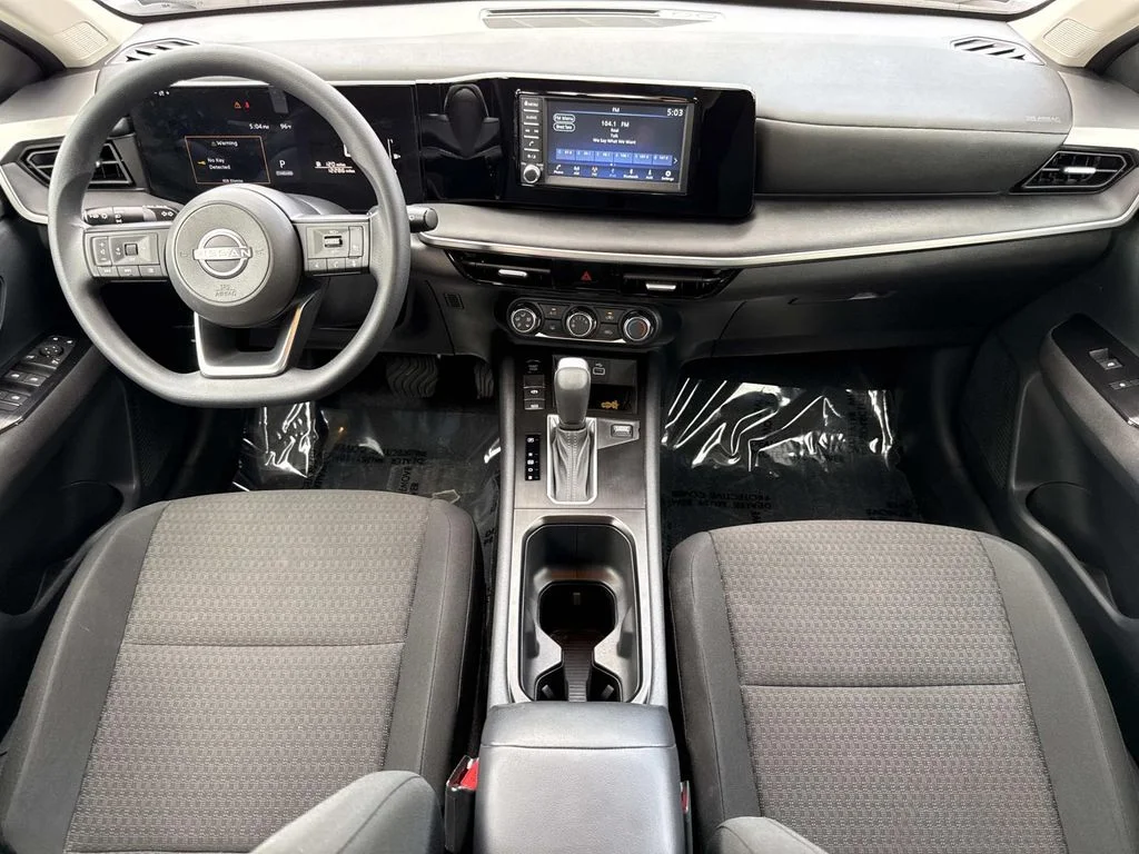 Used 2025 White Nissan S image 19