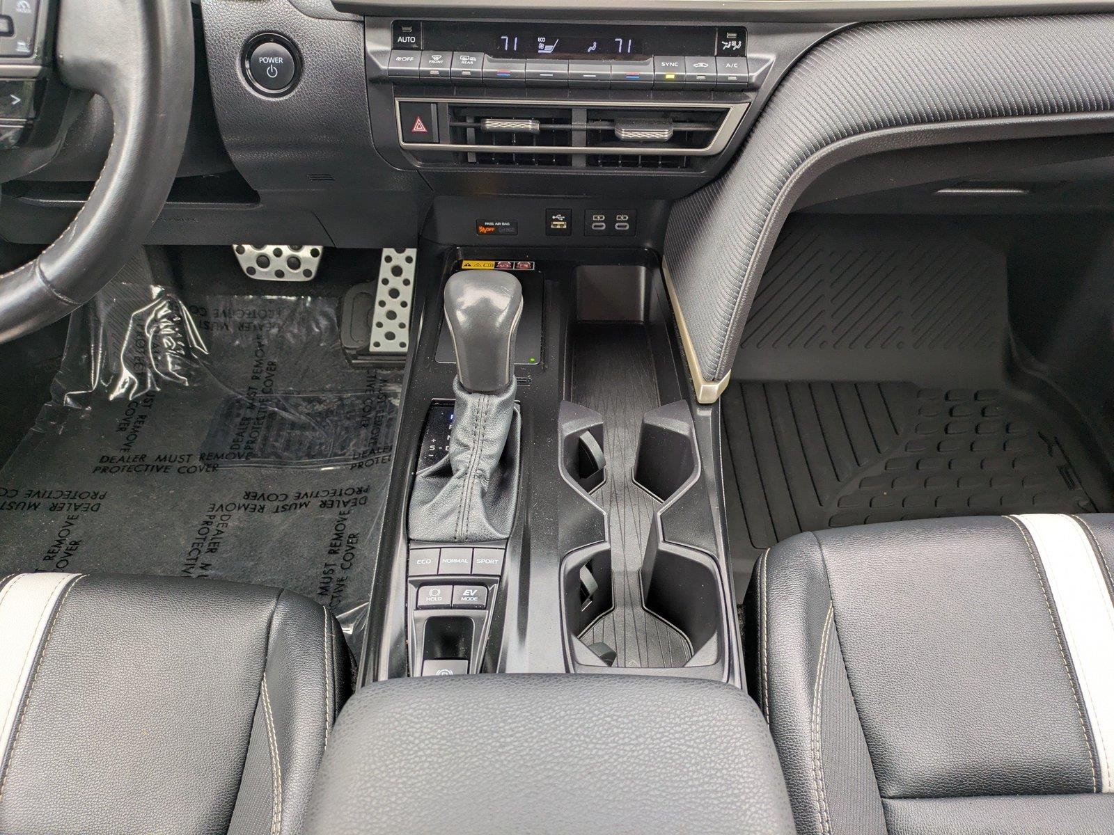 Certified Used 2025  Toyota SE image 18