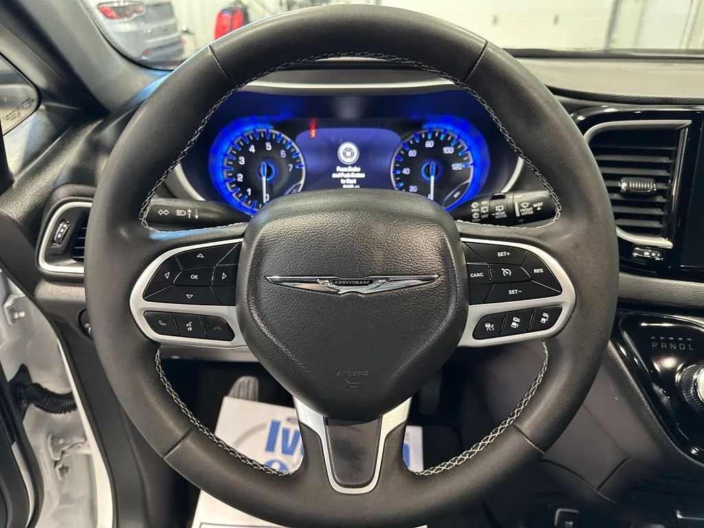 Used 2025 White Chrysler Select image 16
