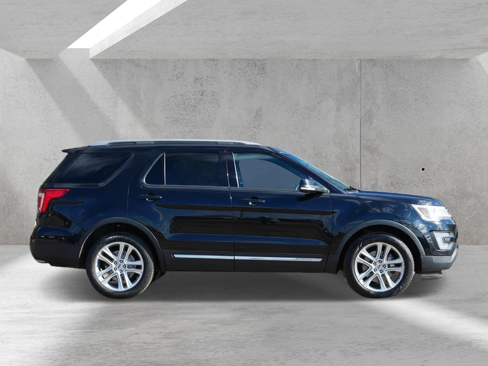 Used 2016 Ford Explorer XLT with VIN 1FM5K8D85GGB89689 for sale in White Bear Lake, MN