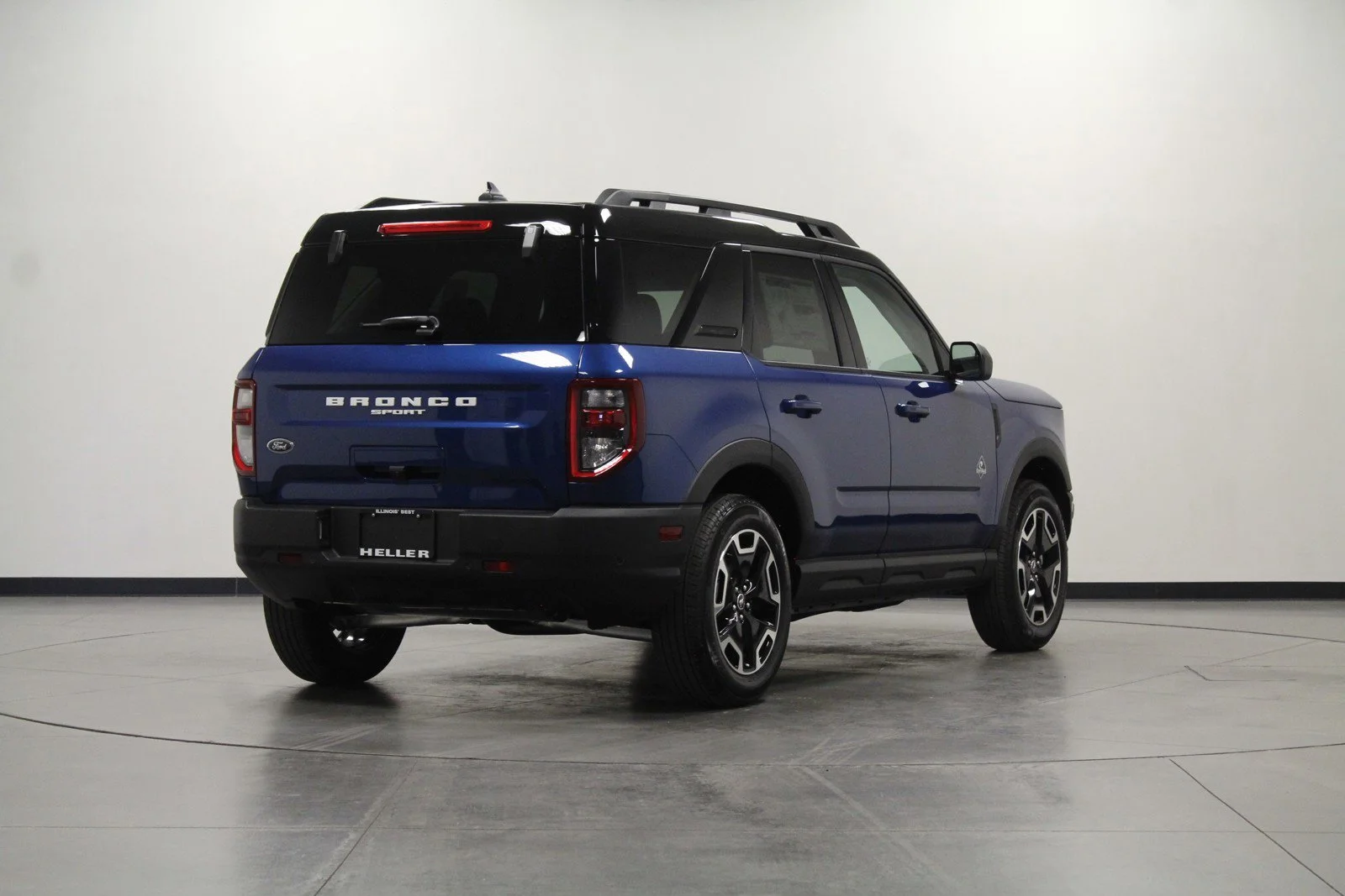 Used 2024 Atlas Blue Metallic Ford Outer Banks image 4