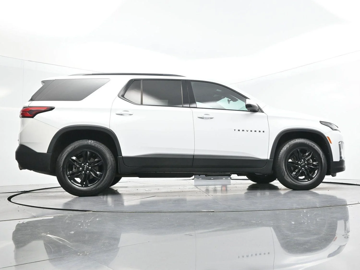 Used 2023 Summit White Chevrolet LT Cloth image 54