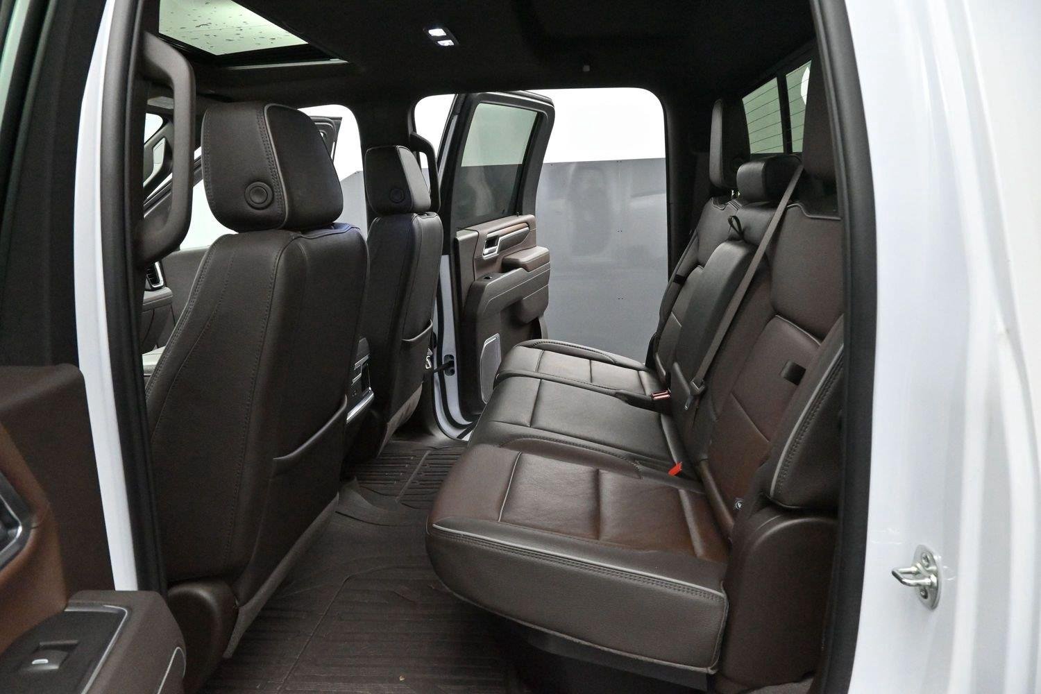 Used 2025 White Frost Tricoat GMC Denali image 29