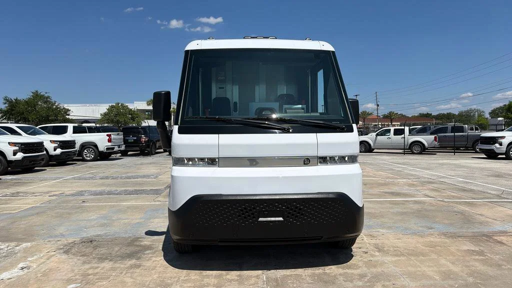 Used 2024 Oyster White BrightDrop EJY image 15