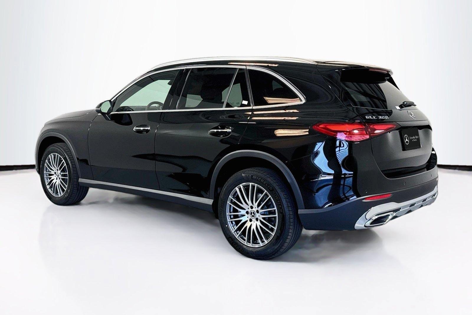 New 2026 Black Mercedes-Benz GLC 300 image 7