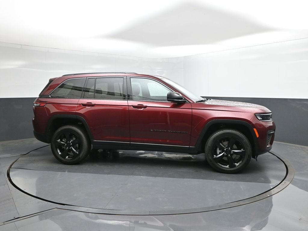 New 2026 Velvet Red Pearl-Coat Exterior Paint Jeep Limited image 15