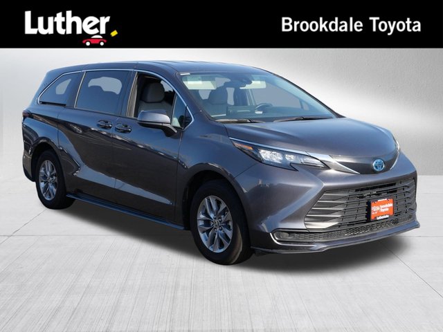 2025 Toyota Sienna LE