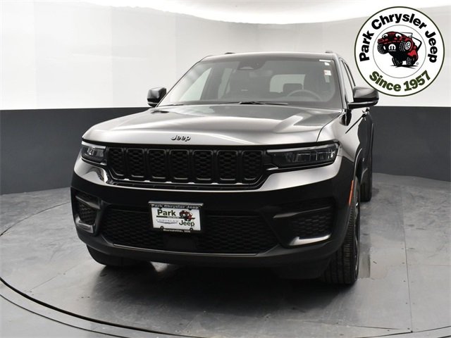 Used 2023 Jeep Grand Cherokee Altitude with VIN 1C4RJHAG2PC513516 for sale in Burnsville, Minnesota