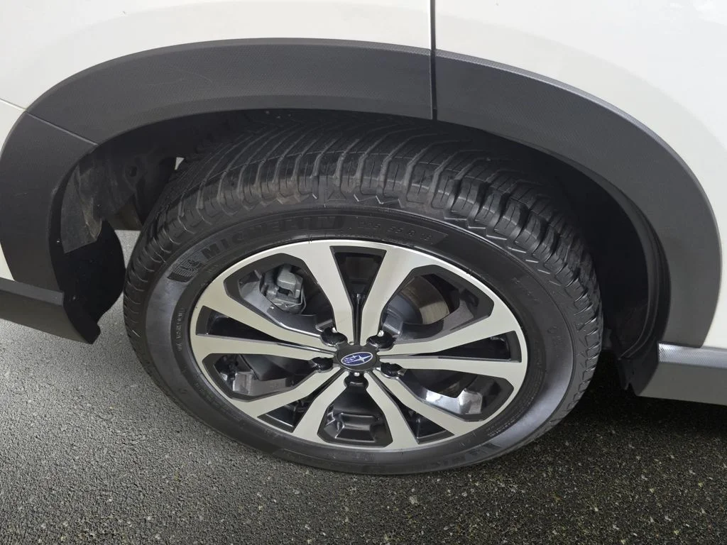 Used 2024 Crystal White Pearl Subaru Limited image 33