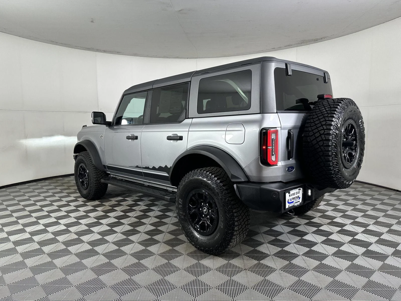 Used 2024 Iconic Silver Ford Wildtrak image 4