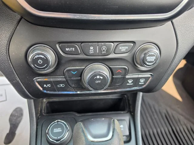 Used 2021 Blue Jeep Latitude image 20