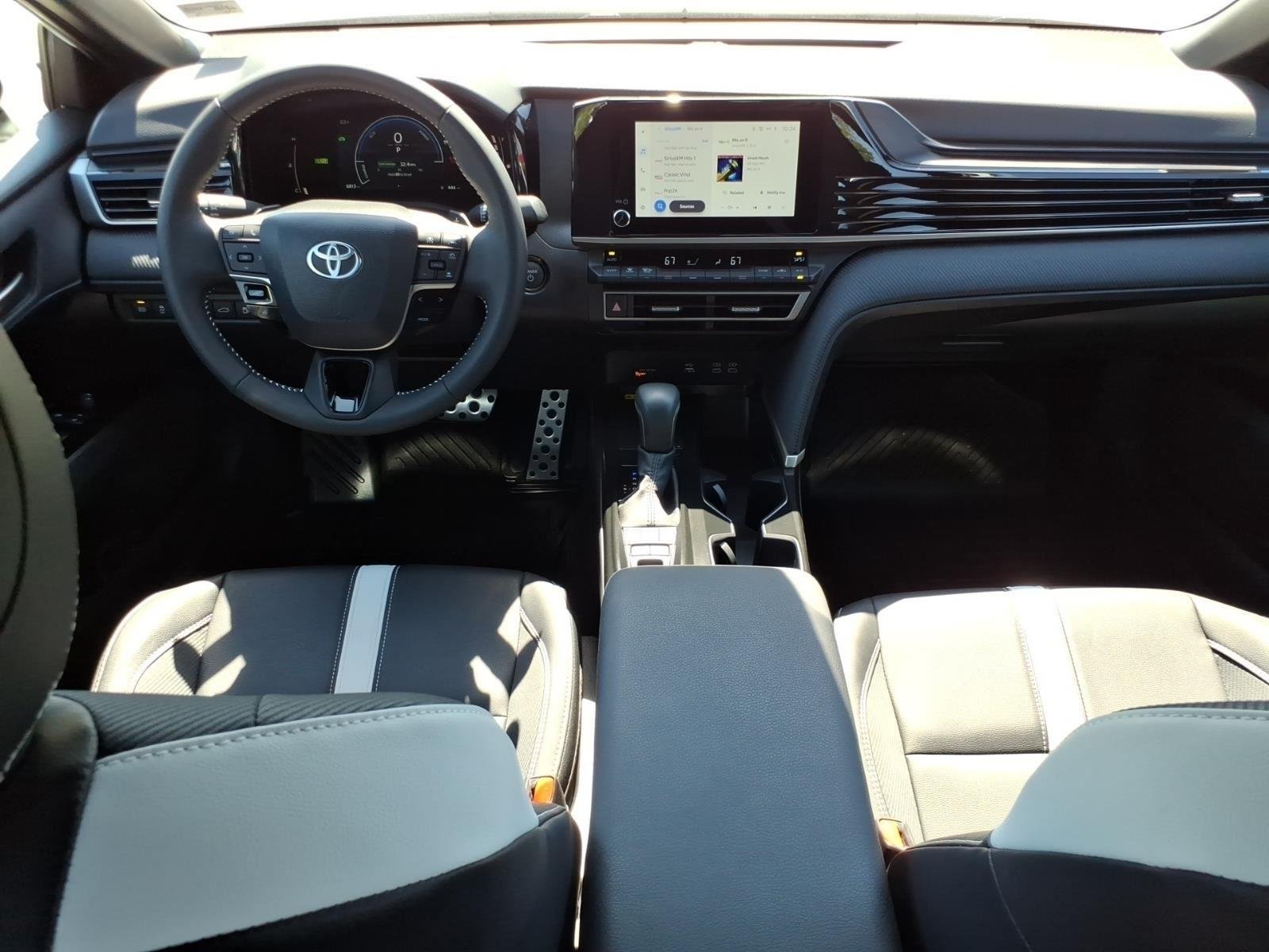 Used 2025 Ice Cap Toyota SE image 20