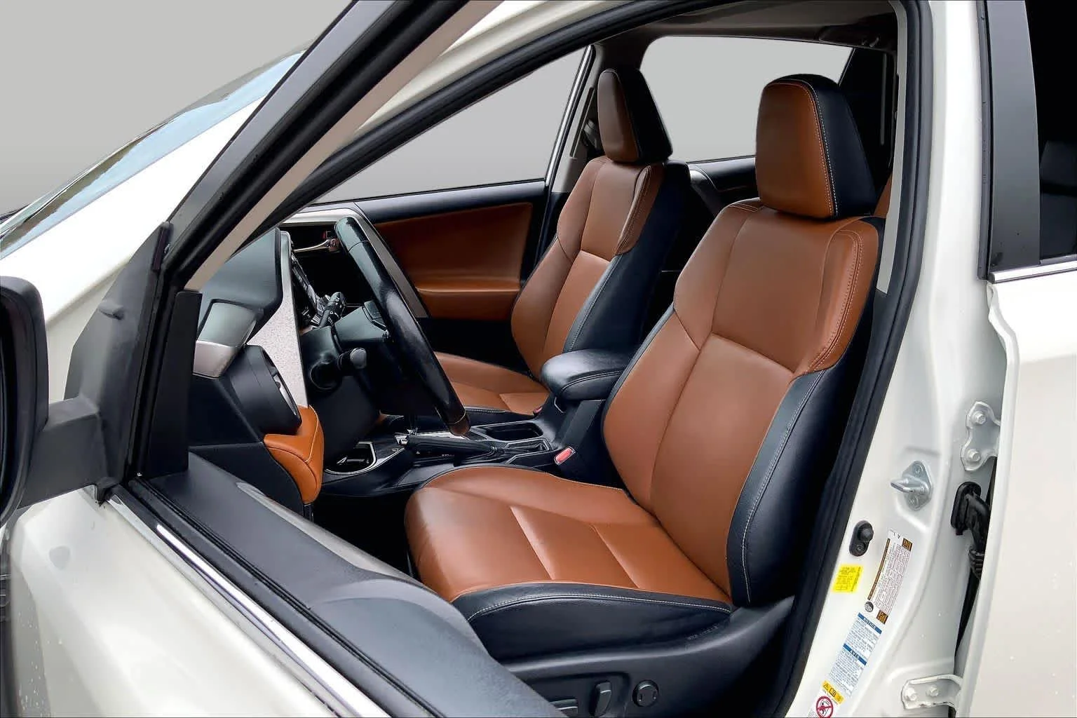 Used 2018 Blizzard Pearl Toyota Limited image 9