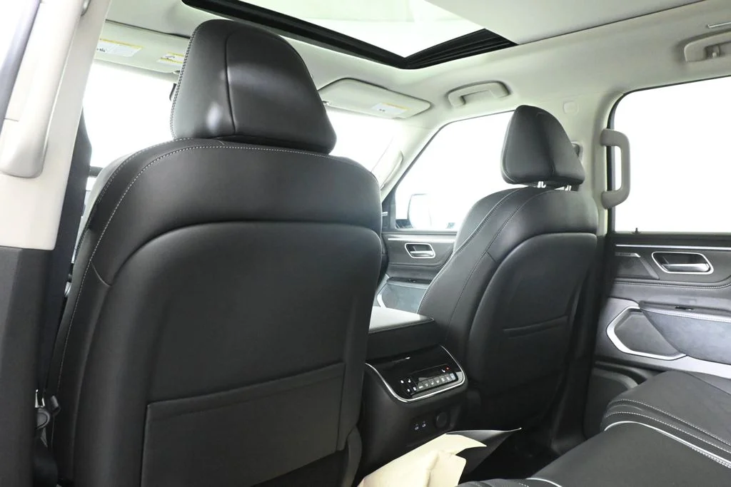 New 2027 White INFINITI LUXE image 32