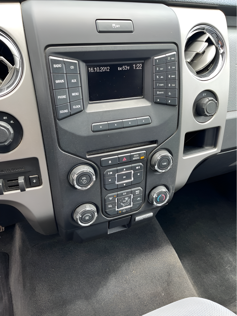 Used 2013 Tuxedo Black Metallic Ford XLT image 13
