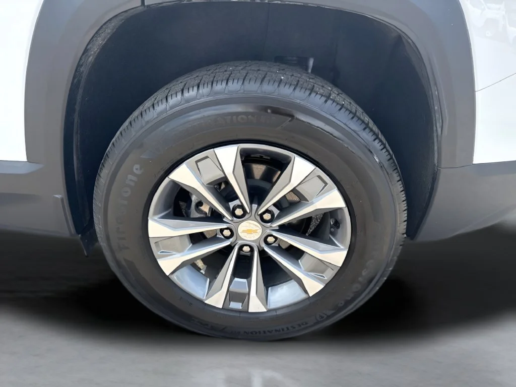 Used 2026 Summit White Chevrolet LT image 31