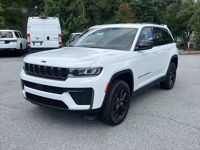 New 2026 Bright White Clear-Coat Exterior Paint Jeep Laredo image 29