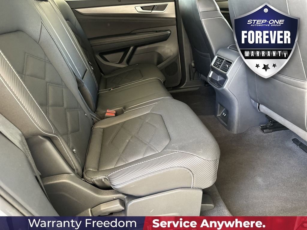 Used 2025  Volkswagen 2.0T SE w/Technology image 36
