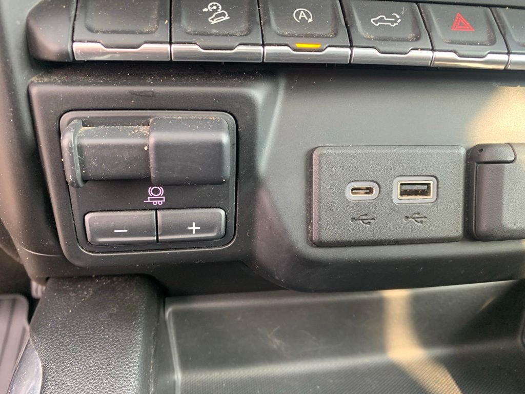 Used 2020 Black GMC Elevation image 25