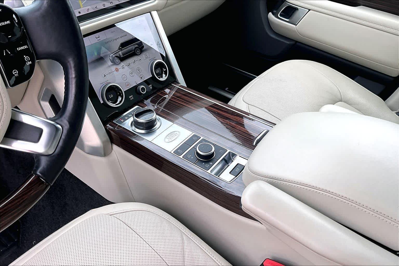 Used 2020 Santorini Black Metallic Land Rover Autobiography image 17