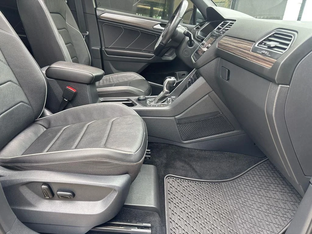 Used 2022 Gray Volkswagen 2.0T SEL R-Line image 28