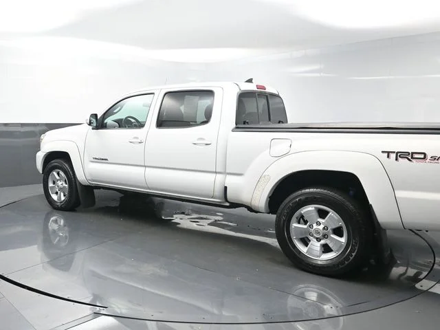 Used 2015 White Toyota Base image 5