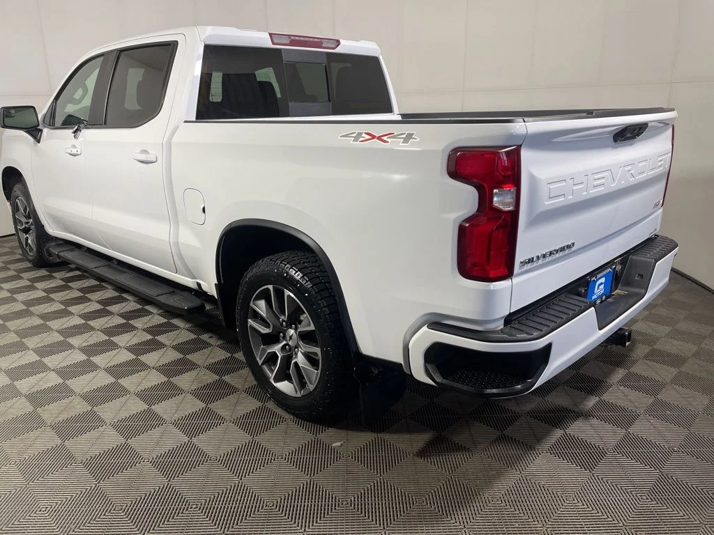 Used 2022 White Chevrolet RST image 6
