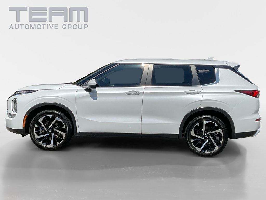 Used 2023 White Mitsubishi SE Special Edition image 4