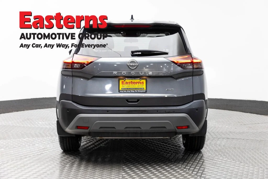 Used 2023 Gray Nissan S image 6