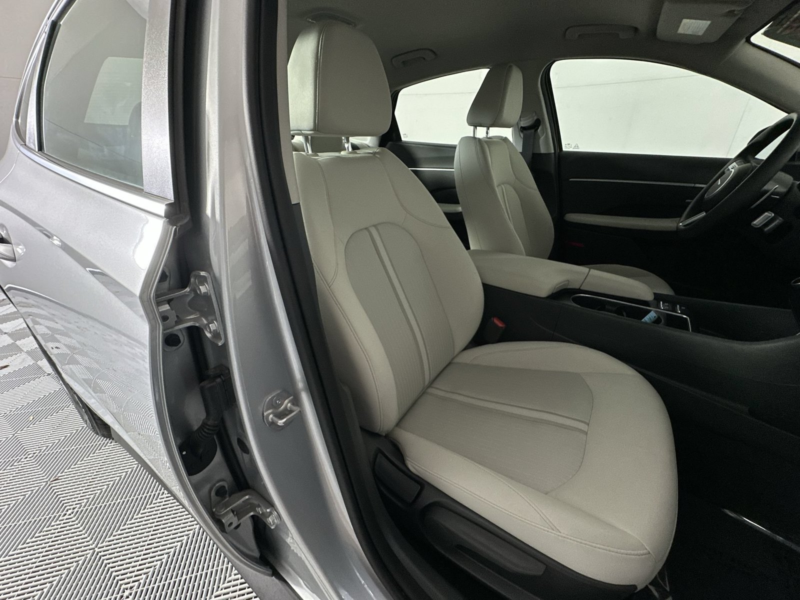 Used 2026 Silver Hyundai Blue image 26