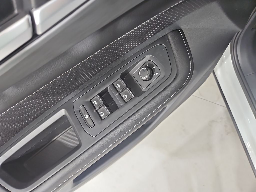 New 2026 White/off-white Volkswagen 2.0T SE image 11