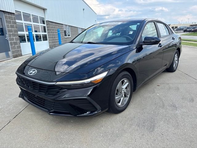 Certified Used 2024 Black Hyundai SE image 3