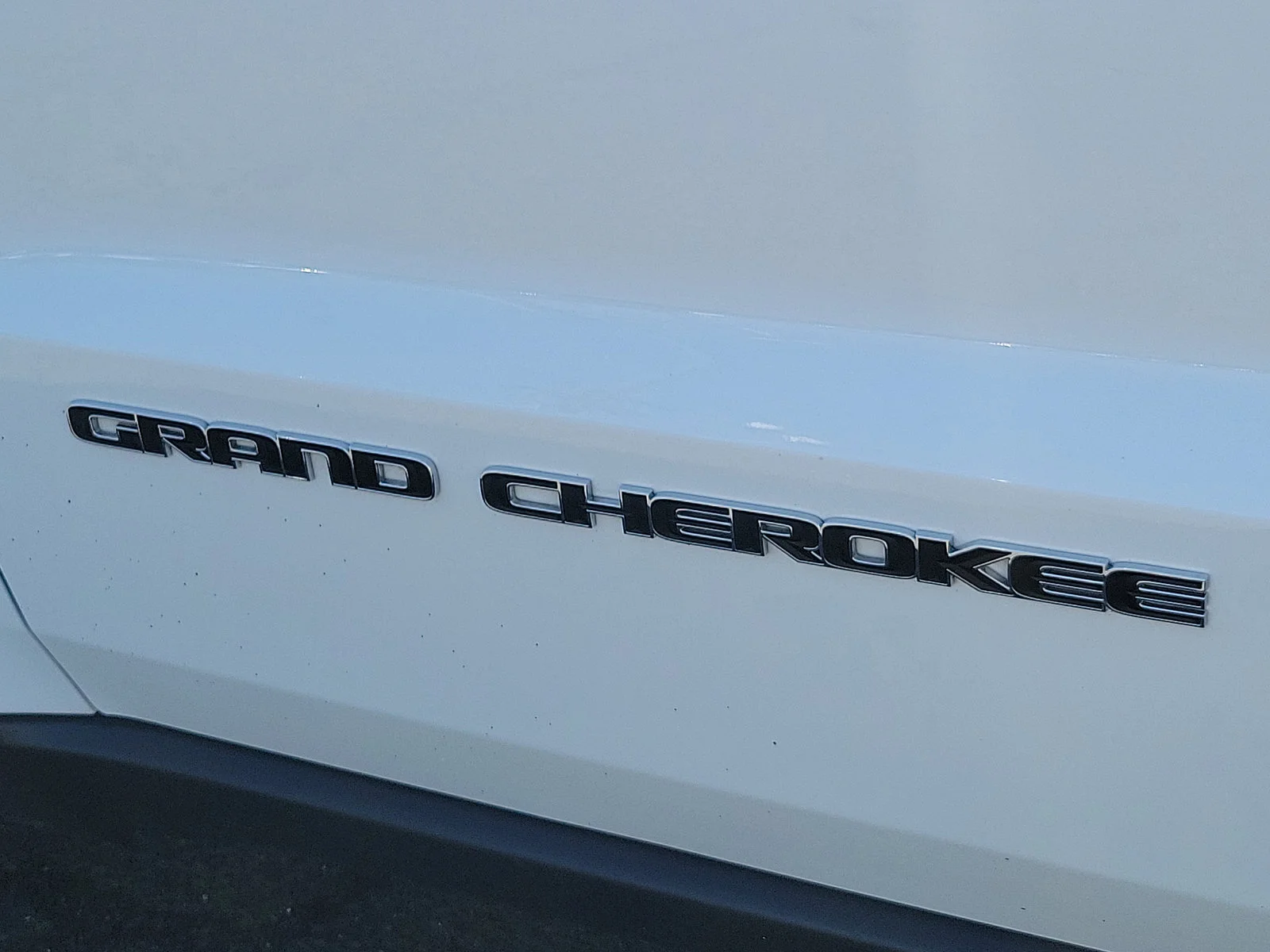 Used 2020 Bright White Clearcoat Jeep Limited image 25