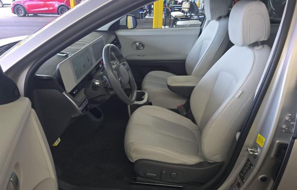 Used 2023 Gold Hyundai SEL image 7