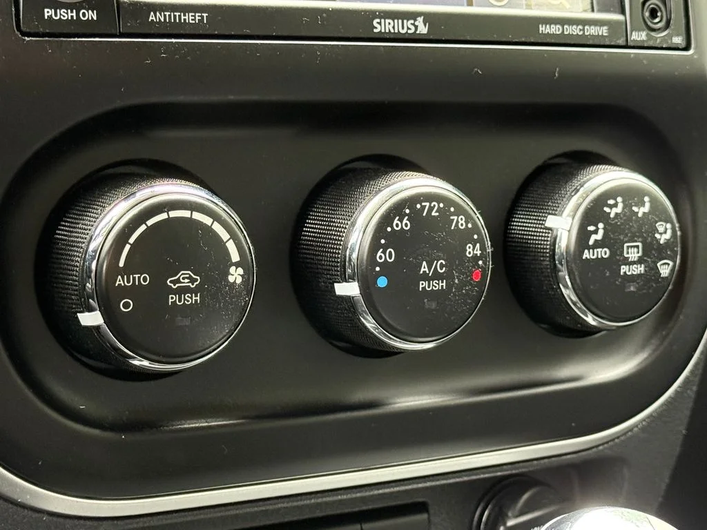 Used 2017 Gray Jeep Latitude image 12