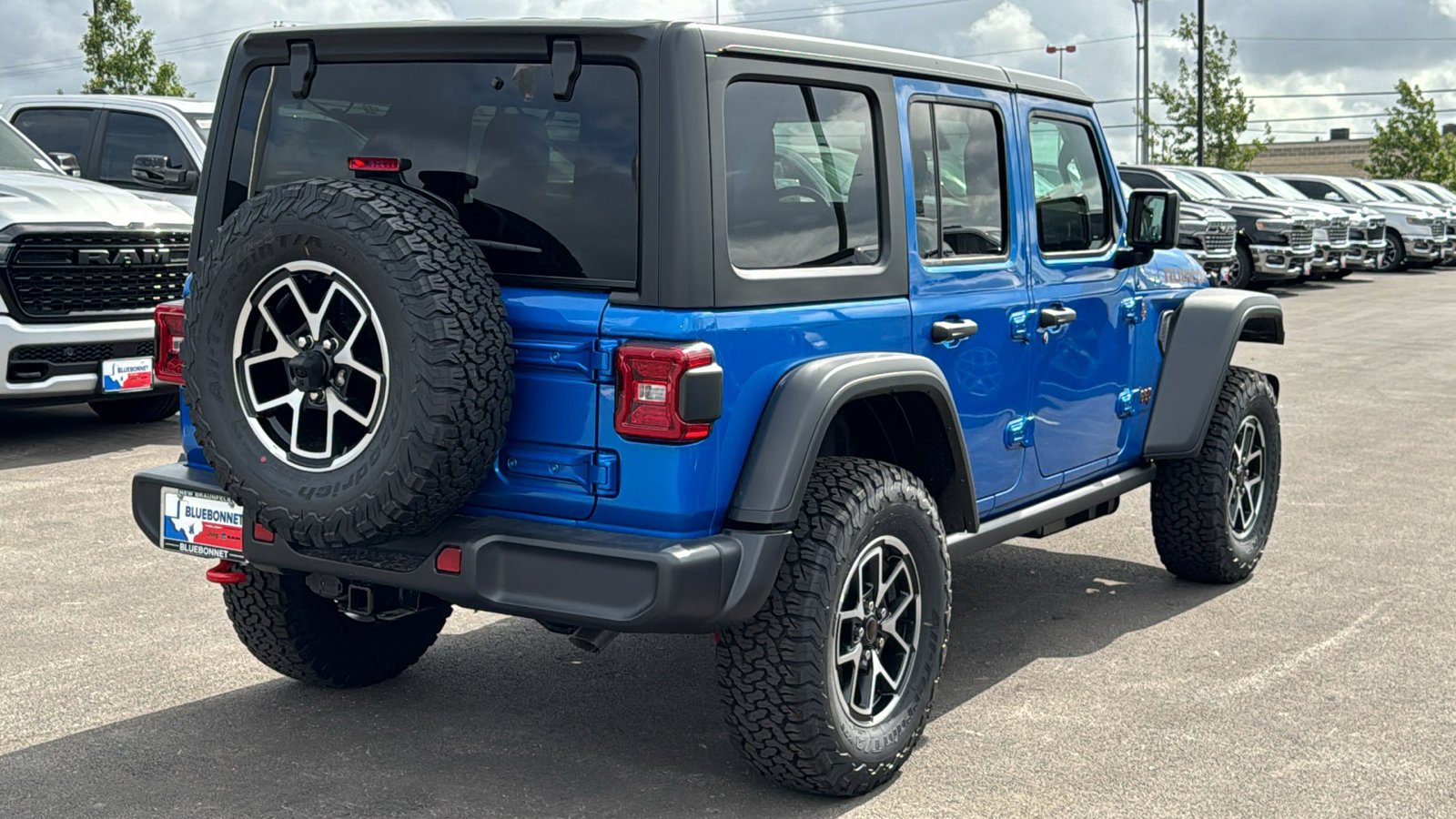 New 2026 Hydro Blue Pearl-Coat Exterior Paint Jeep Rubicon image 5