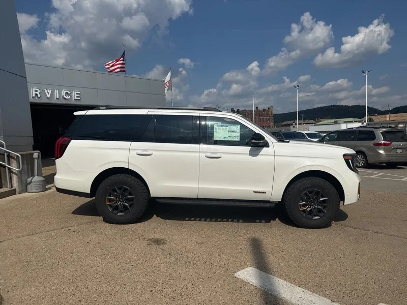 New 2025 Star White Metallic Tri-Coat Ford TREMOR® image 8