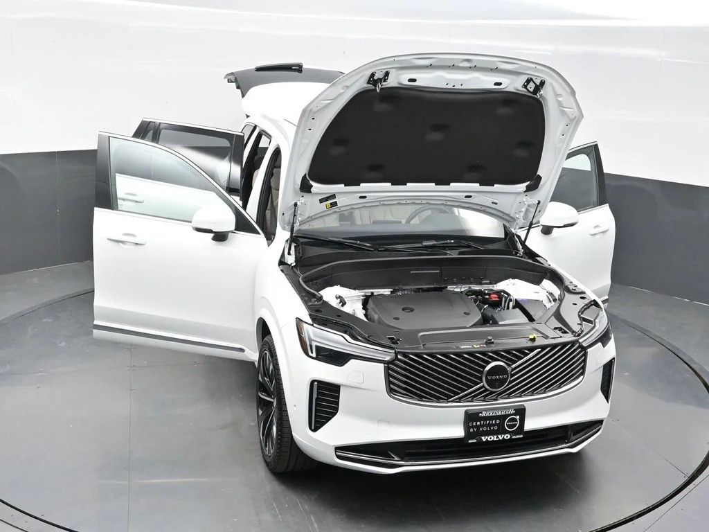 New 2026 Crystal White Volvo Plus image 38