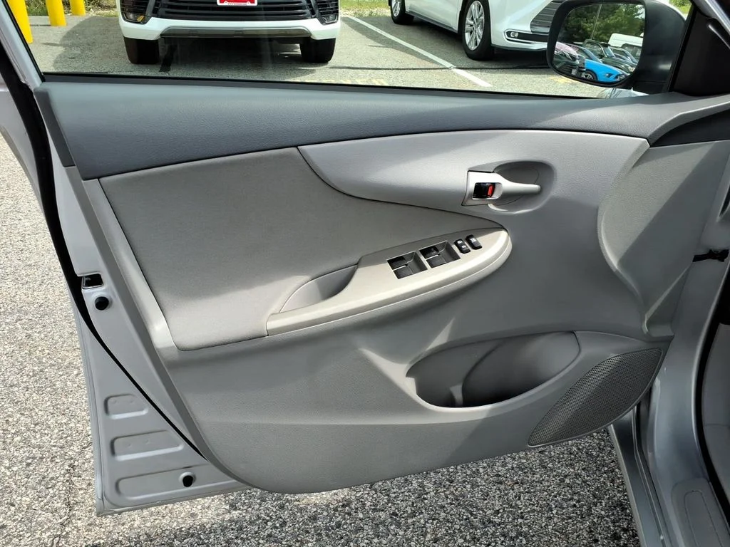 Used 2010 Silver Toyota LE image 9