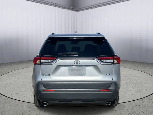 Used 2025 Silver Sky Metallic Toyota XLE image 8