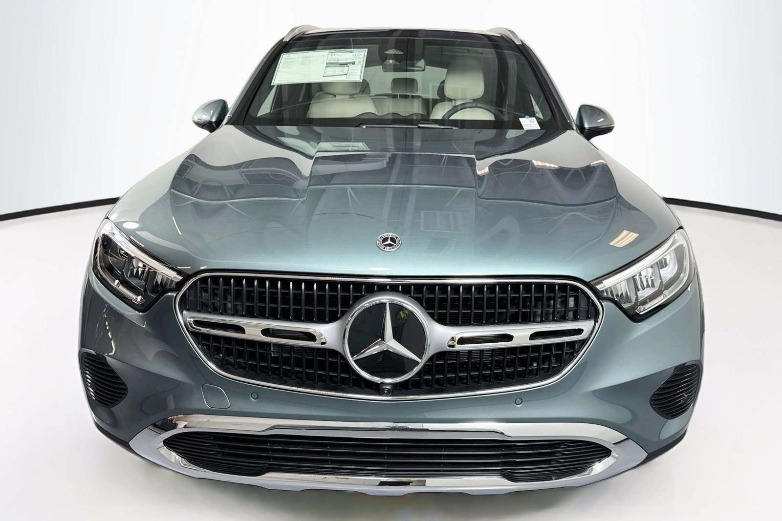 New 2027 Verde Silver Metallic Mercedes-Benz GLC 300 image 2