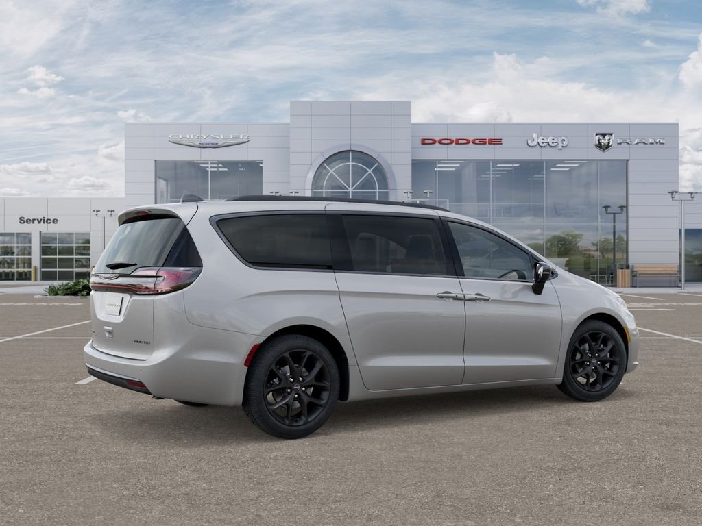 New 2026 Silver Mist Clearcoat Chrysler Limited image 4